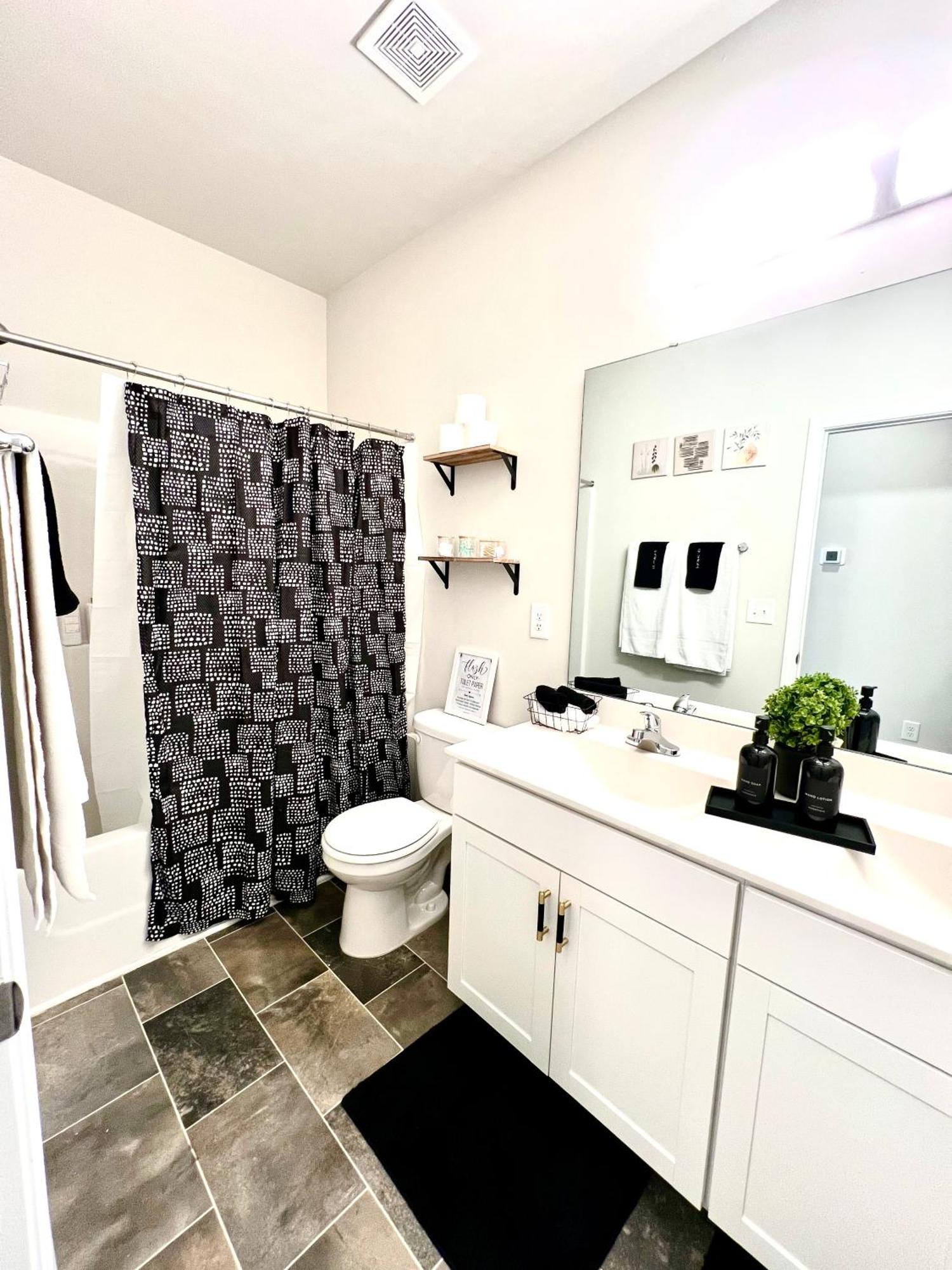Ferienhaus New Entire Luxury 15min To Dt, Baby, Kids, Family & Pet Friendly, Ev Car Charger, Pingpong Raleigh